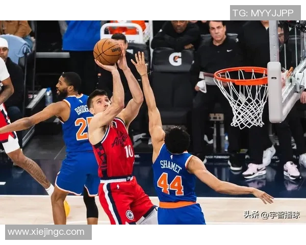 快船再胜尼克斯，继续保持不败，展现冠军气质